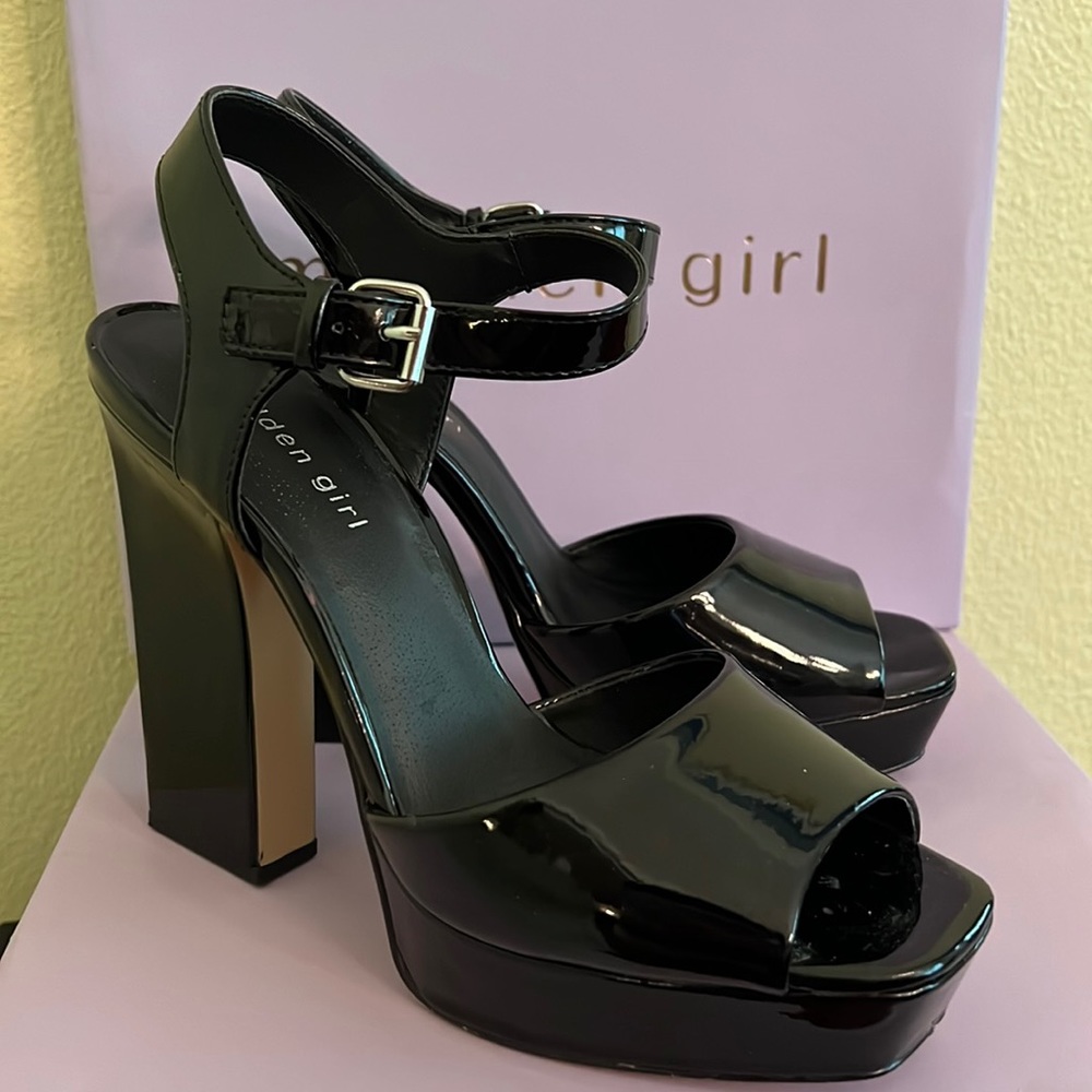Black patent shoe with strap